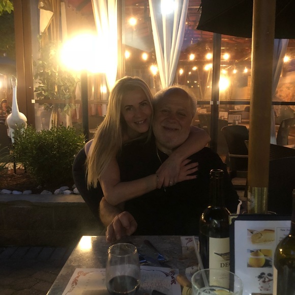 Meet your Posher, Debbie❣️💕🤗😊🍷😍☃️ - Picture 2 of 8